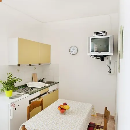 Loredana 1209 Banjole