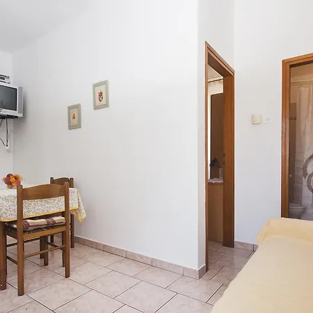 Loredana 1209 Banjole